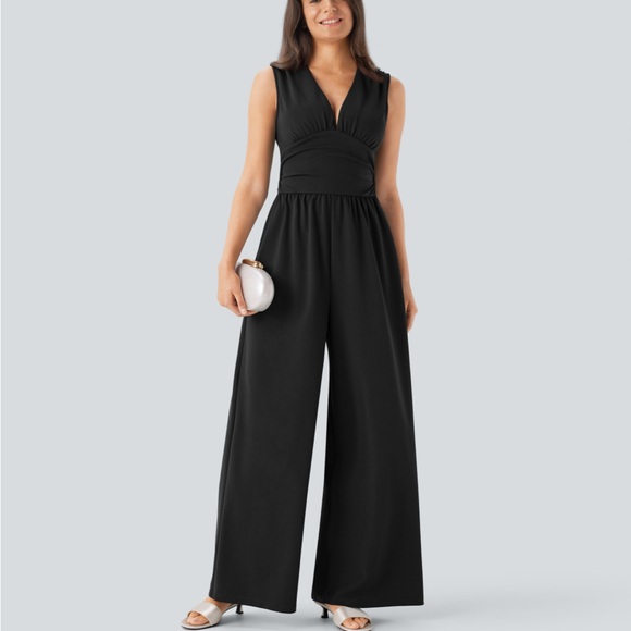 Halara Black SculptKnit V Neck Sleeveless Ruched
Pocket Jumpsuit, Easy Peezy - Picture 6 of 10